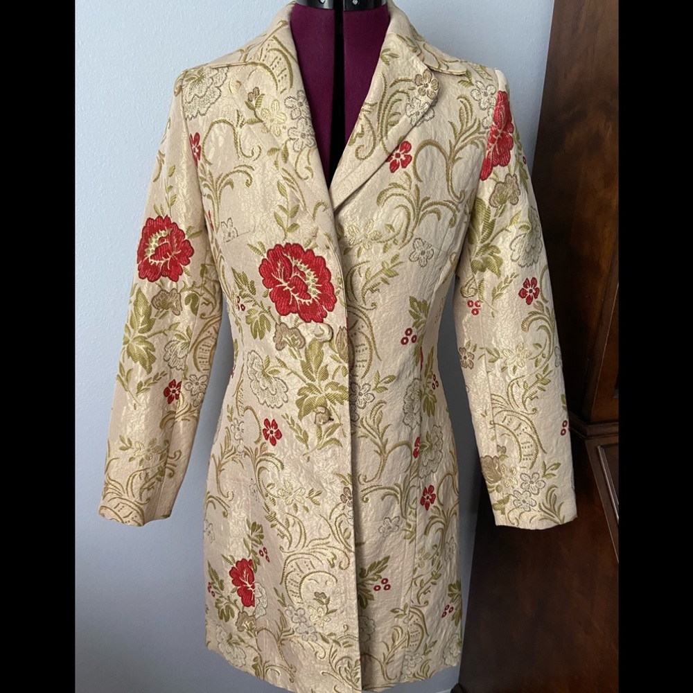 BEAUTIFUL TAPESTRY COAT BY APOSTROPHE